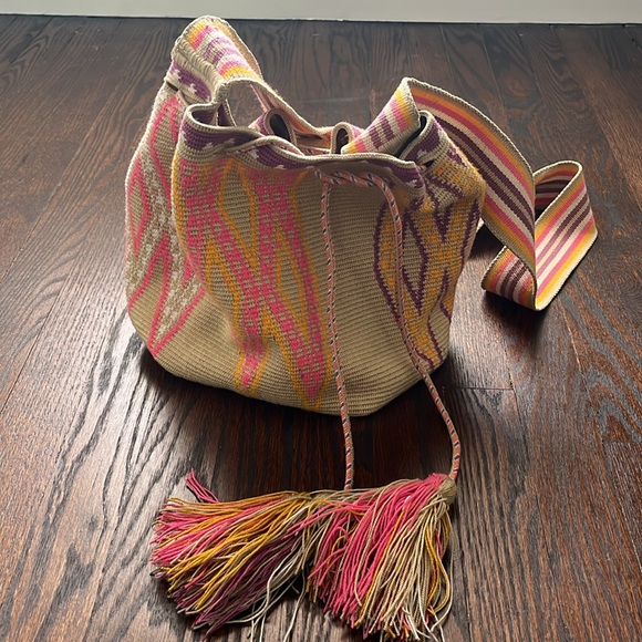 Handmade colorful woven bucket bag with tassels. Crossbody bag. - Picture 5 of 7